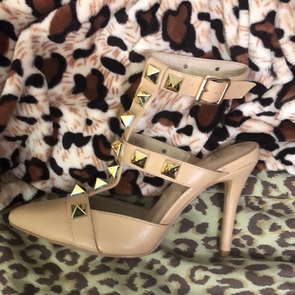 Designer 🤩👨‍🎨 Inspired Beige Rivet Slingback with Pointed Toe called “LILLI” - Picture 7 of 8